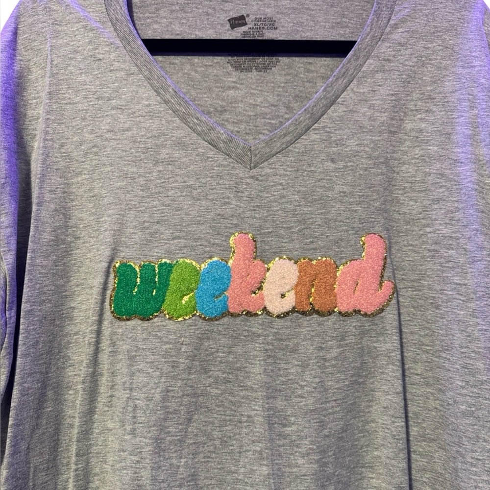 Heather Gray V-Neck T-Shirt With “Weekend” Size XL - Picture 5 of 8